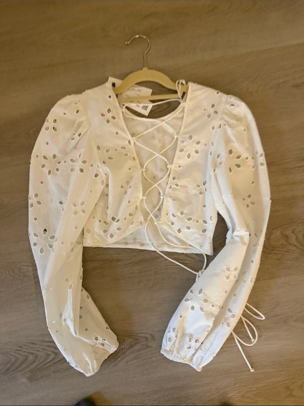 Zara White Eyelet Tie-Back Puff Sleeve Blouse - Picture 4 of 4